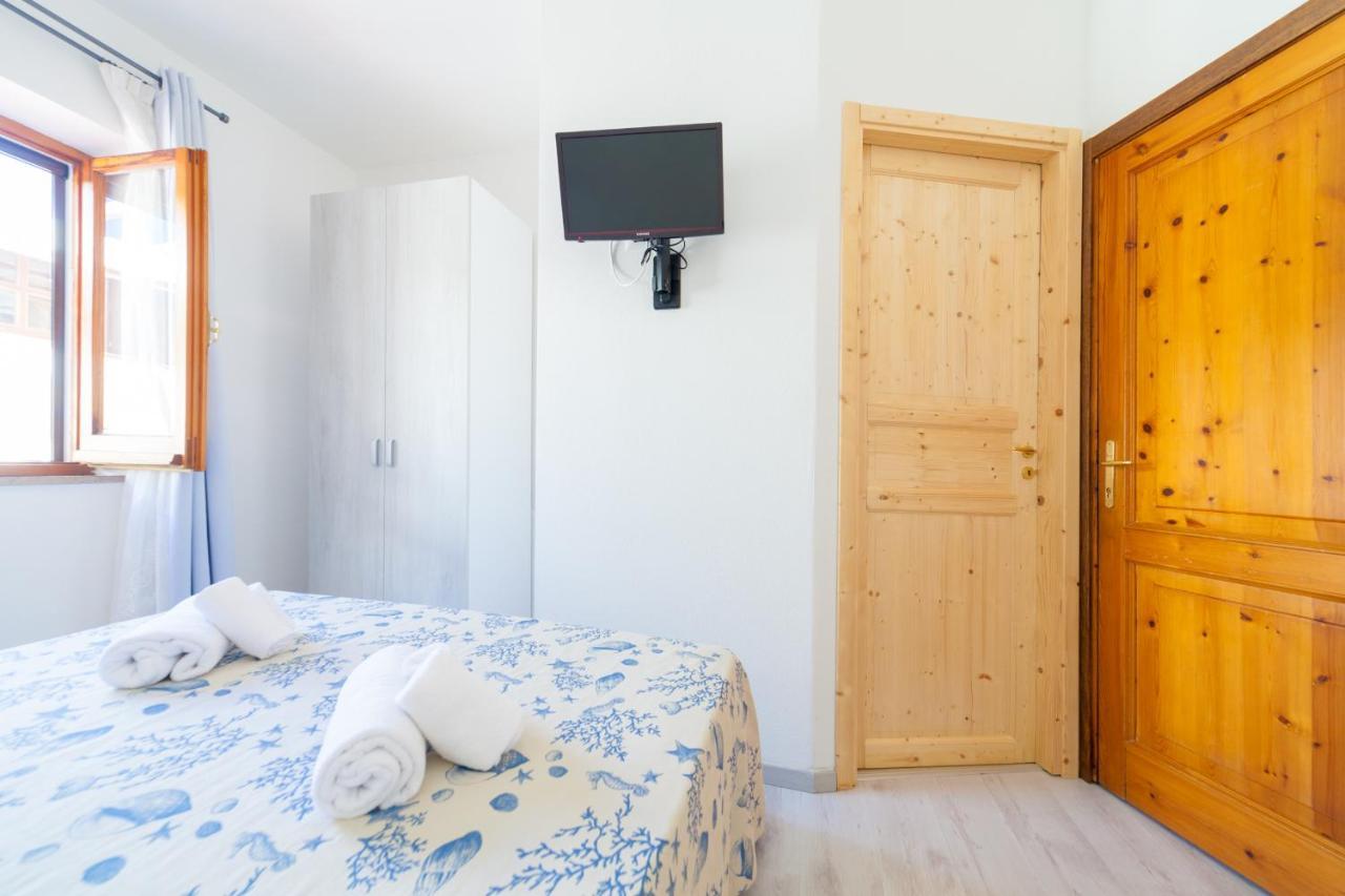 Brezza B&B Golfo Aranci Exterior foto